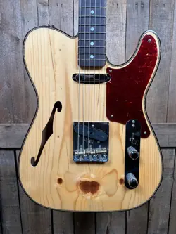 GUITAR-NATURAL PRE-OWNED