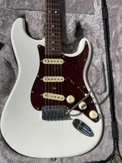 STRATOCASTER-