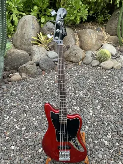 SQUIER BY FENDER VINTAGE MODIFIED JAGUAR SHORT SCALE BASS- PJ- BADASS BRIDGE