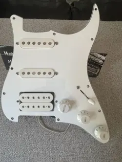 CUSTOM WIRED FENDER