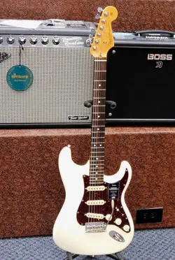 STRATOCASTER W/ CASE!