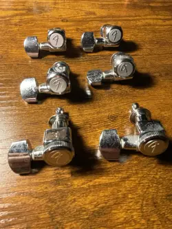 FENDER LOCKING GUITAR TUNERS (CHROME) FOR STRATOCASTER STYLE GUITARS