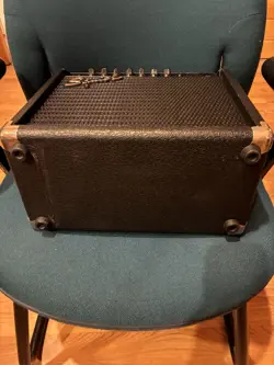 GUITAR AMPLIFIER IN