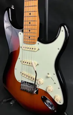 FENDER PLAYER PLUS STRATOCASTER ELECTRIC GUITAR 3-TONE SUNBURST FINISH W GIG BAG