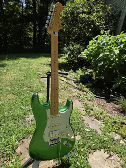 MIM FENDER PLAYER PLUS STRATOCASTER JADE PEARL METALLIC HSS WITH COIL-TAP.