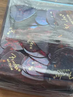 351 CLASSIC CELLULOID