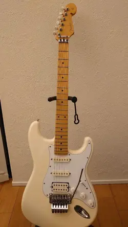 FENDER JAPAN STRATOCASTER FLOYD ROSE WHITE