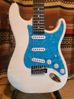 BEAUTITUL FENDER STRATOCASTER STYLE ELECTRIC GUITAR WHITE AND BLUE PEARL
