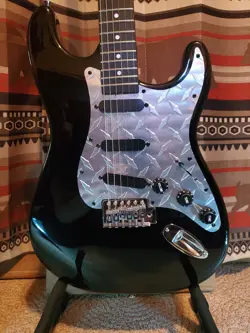 BEAUTITUL FENDER STRATOCASTER STYLE ELECTRIC GUITAR BLACK AND DIAMOND TREAD