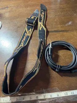 MONOGRAM STRAP ABOUT