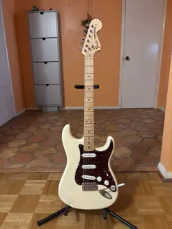 FENDER ALBERT HAMMOND JR STRATOCASTER