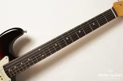 FENDER AMERICAN VINTAGE II 1961 STRATOCASTER   3 COLOR SUNBURST