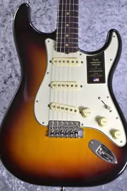 FENDER AMERICAN VINTAGE II 61 STRATOCASTER   3COLOR SUNBURST  3.44KG