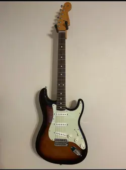 FENDER VINTERA II '60S STRATOCASTER ELECTRIC GUITAR 3-COLOR SUNBURST