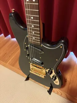 FENDER 60S MUSTANG BLACK PEARL SAFE PACKING!