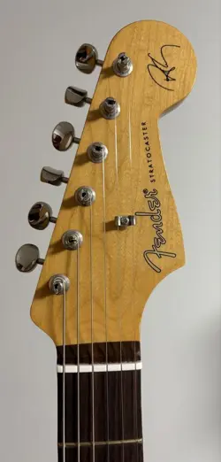 ROBERT CRAY STRATOCASTER