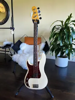FENDER AMERICAN PROFESSIONAL II PRECISION BASS LEFT-HANDED BASS GUITAR 2023