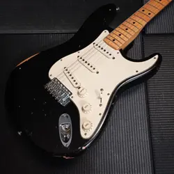 FENDER 1972 STRATOCASTER BLACK
