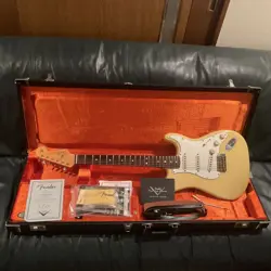 2010 FENDER STRATOCA