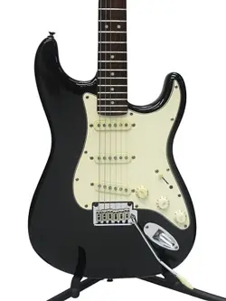 SQUIER BY FENDER STANDARD STRATOCASTER BLACK 2011