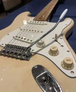 ELECTRIC GUITAR FENDER JAPAN STRATOCASTER 1997-2000 & SOFT CASE