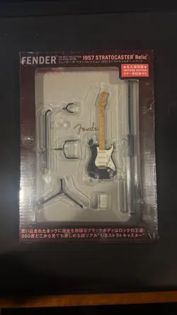 FENDER 1957 STRATOCASTER RELIC 1/8 SCALE