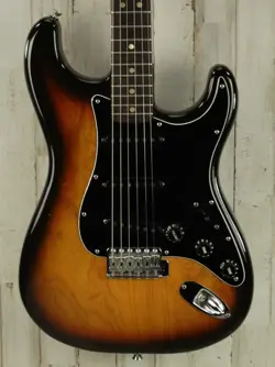 VINTAGE 1979 FENDER STRATOCASTER (654)