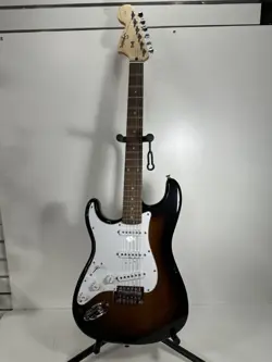 SQUIER STRATOCASTER P03051034