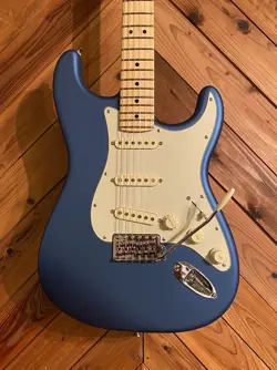FENDER AMERICAN PERFORMER STRATOCASTER SATIN LAKE PLACID BLUE MAPLE SAFE DELIVER