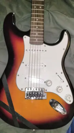 – SUNBURST STRAT