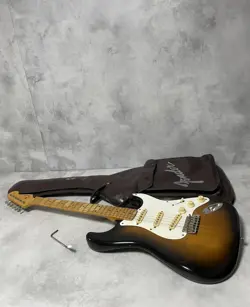 STRATOCASTER SUNBURST WITH