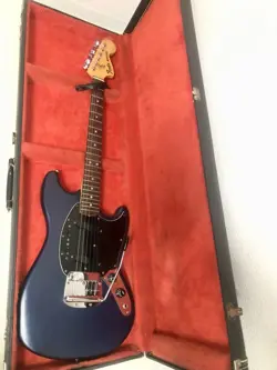 ELECTRIC GUITAR FENDER USA MUSTANG 1978 VINTAGE BLACK S/N S825708 WITH HARD CASE