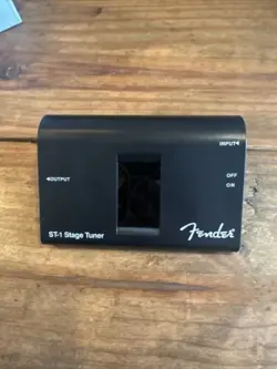 STAGETUNER FENDER AUTO CHROMATIC DIGITAL STAGE TUNER ST-1 GUITAR BASS W/BOX