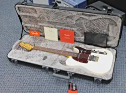 2025 FENDER AMERICAN PROFESSIONAL II TELECASTER! W/ CASE! OLYMPIC WHITE! NICE!!!