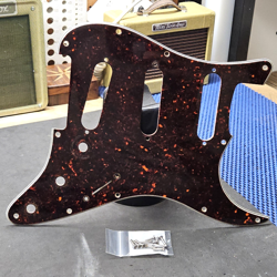 90'S FENDER AMERICAN ROADHOUSE STRAT TORTOISE 4-PLY PICKGUARD - STRATOCASTER USA