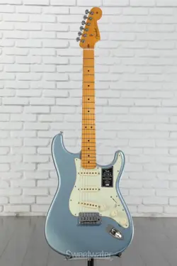 FENDER AMERICAN ULTRA LUXE VINTAGE '60S STRATOCASTER ELECTRIC GUITAR - ICE BLUE