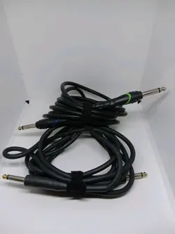1 FENDER NOISELESS 10' & 1 MONSTER PROLINK STANDARD 100 INSTRUMENT CABLES 12'