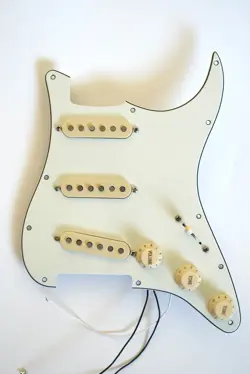 JOHNSON STRAT PICKUP
