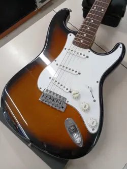 FENDER JAPAN STRATOCASTER USED BASSWOOD BODY ROSEWOOD FINGERBOARD W/GIG CASE
