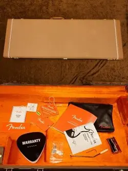 FENDER USED AMERICAN VINTAGE II 1961 STRATOCASTER LEFT-HAND FIESTA RED 2022 SAFE