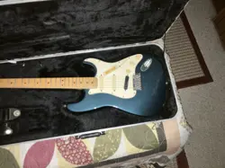E4 FENDER STRAT