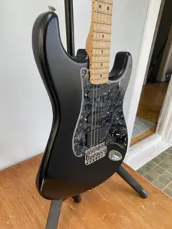 STRATOCASTER IN BLACK