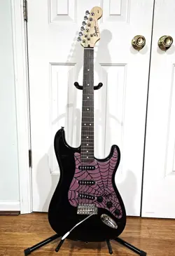 UNIQUE FENDER SQUIER STRATOCASTER AFFINITY WITH WEB-DESIGN PICKGUARD
