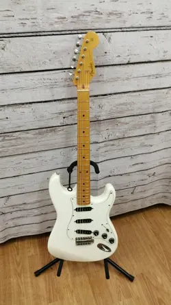 ST-57 STRATOCASTER WHITE