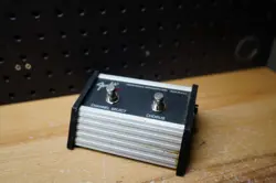 (I) FENDER TWO BUTTON CHANNEL SELECT & REVERB FOOT SWITCH PEDAL SILVER/BLACK