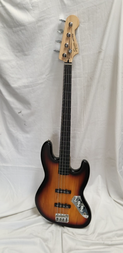 SQUIER FRETLESS JAZZ BASS BY FENDER W/HARD CASE
