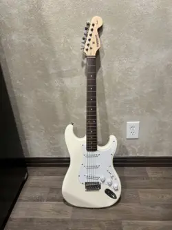 FENDER STARCASTER ELECTRIC STRATOCASTER GUITAR