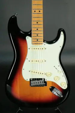 PLUS STRATOCASTER COLOR