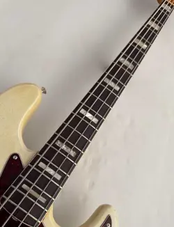 4-STRING ELECTRIC BASS