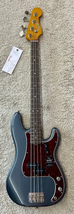 FENDER VINTERA® II ROAD WORN® '60S PRECISION BASS, CHARCOAL FROST METALLIC